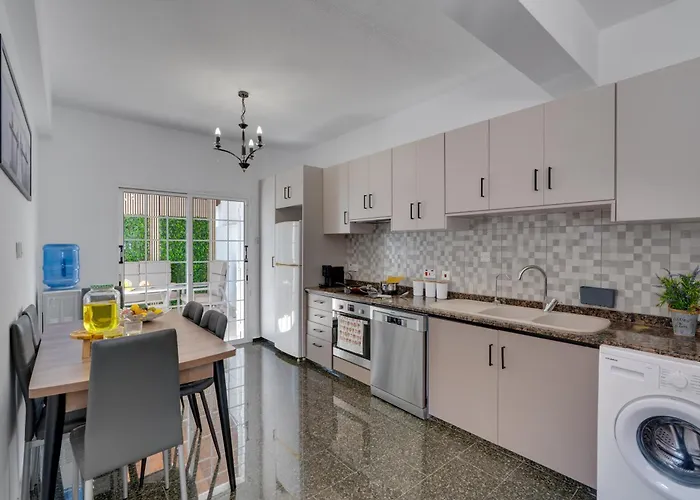 Oceanic Pearl Deluxe - 200m From Vila Voroklini