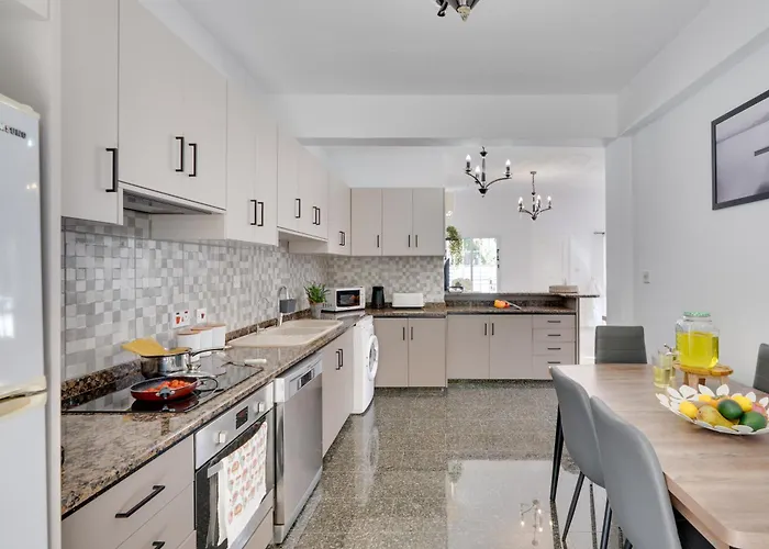 Oceanic Pearl Deluxe - 200m From オロクリニ