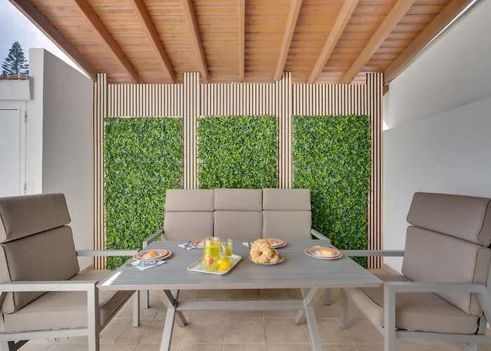 Oceanic Pearl Deluxe - 200m From *