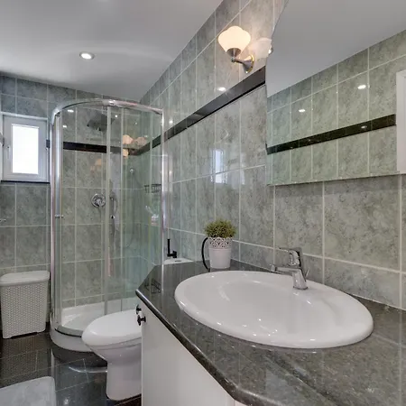 Oceanic Pearl Deluxe - 200m From Voroklini