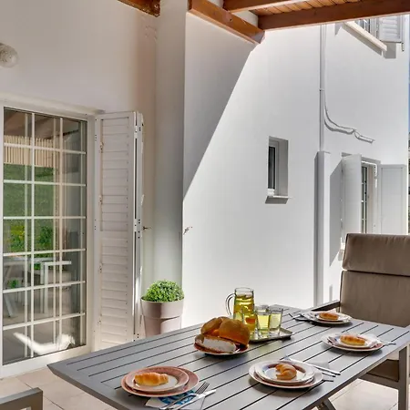 Oceanic Pearl Deluxe - 200m From *